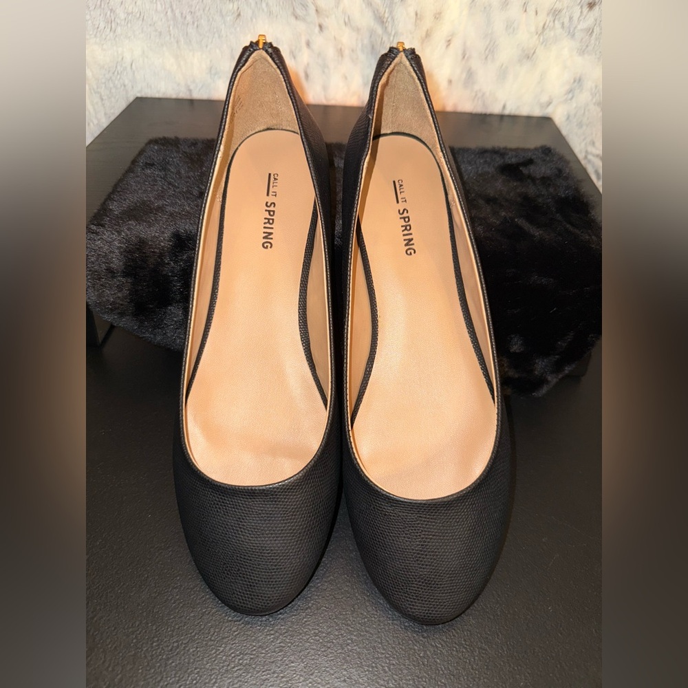 Call It Spring NIB Women’s Size 8 Black Ballet Flats Back Gold Zip Detail
